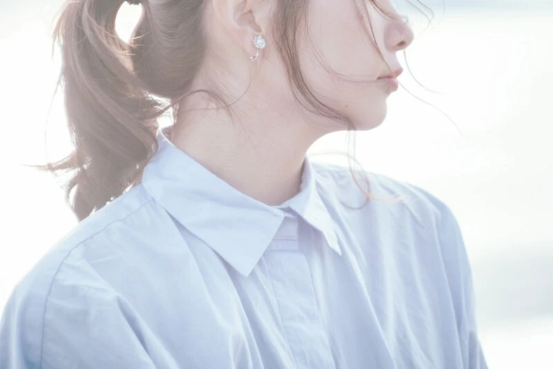 繊細な美発色カラーで魅惑のヘアデザインを